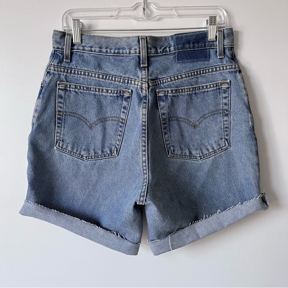 (´･ㅅ･`)

Vintage Levis 512 Shorts